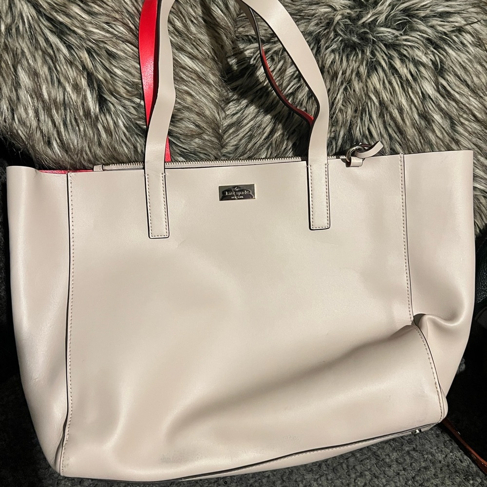 sell large shoulder bag kate spade in red and beige color used for 3 months